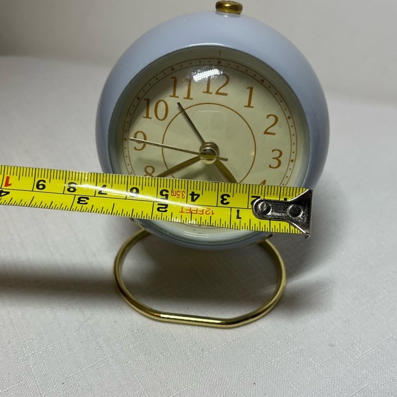 Retro Alarm Clock Desktop Small Alarm
Quartz Battery operated. Self standing. - Picture 6 of 9